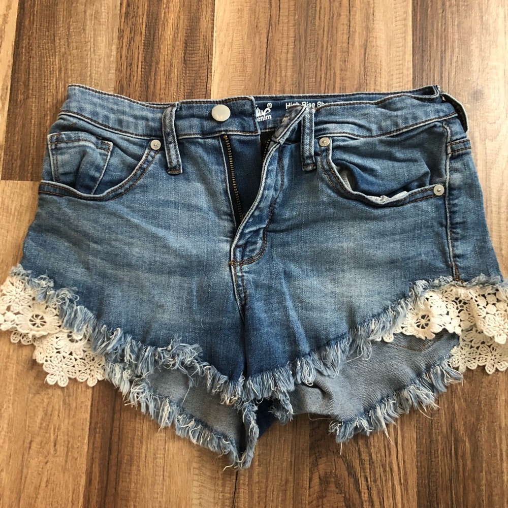 Massini High Rise Short w/ lac detailing
